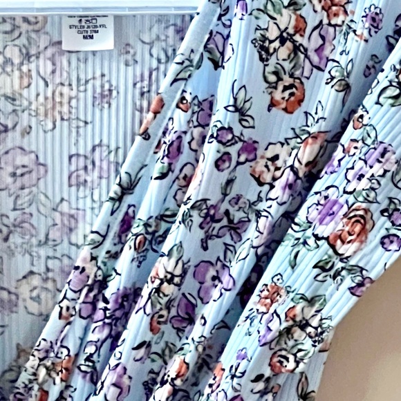 NWOT Blue Floral Summer Dress by Caution to the Wind Size Medium - Picture 5 of 7